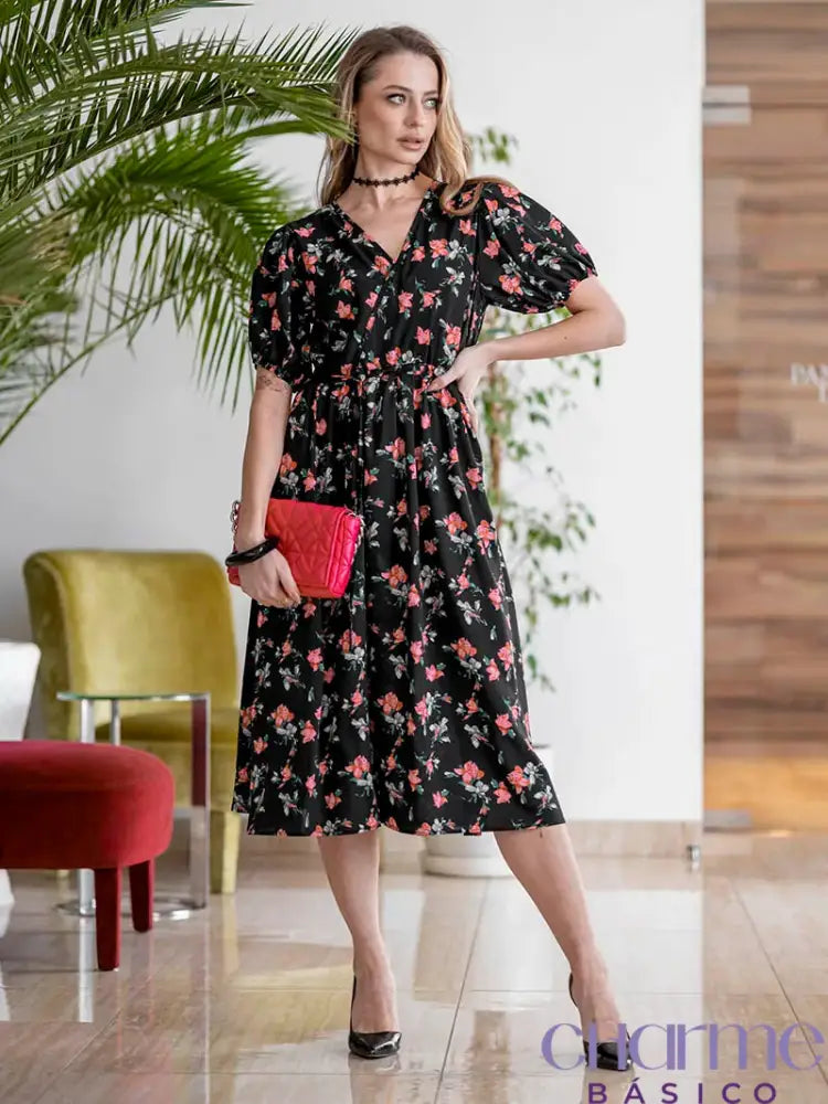 Transforme Seu Guarda-Roupa com o Vestido Laura: Estilo Incomparável Encontra Conforto Supremo!