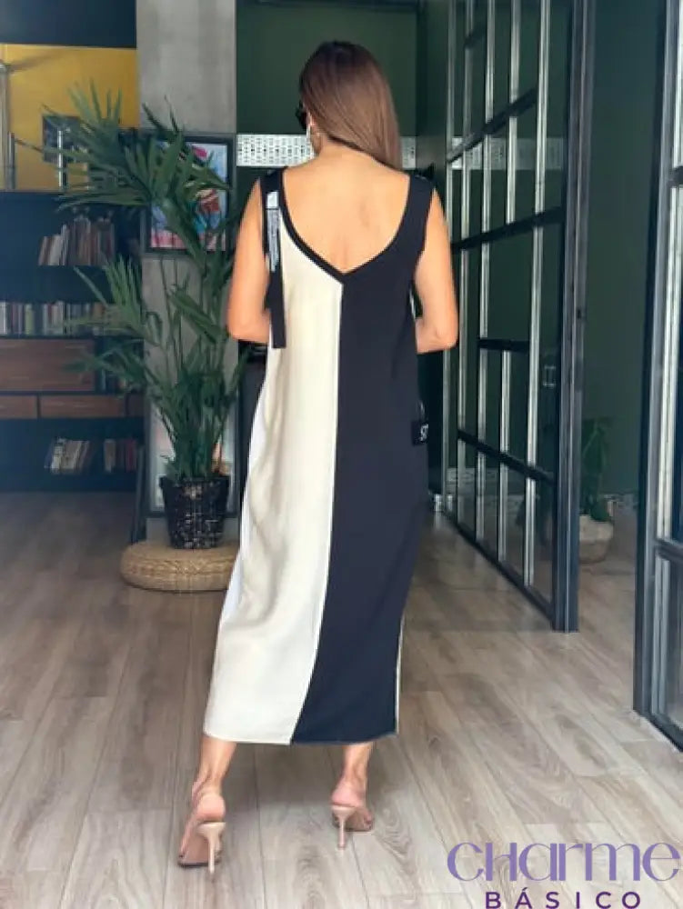 Vestido Bicolor em Linho - Modernidade e Sofisticação