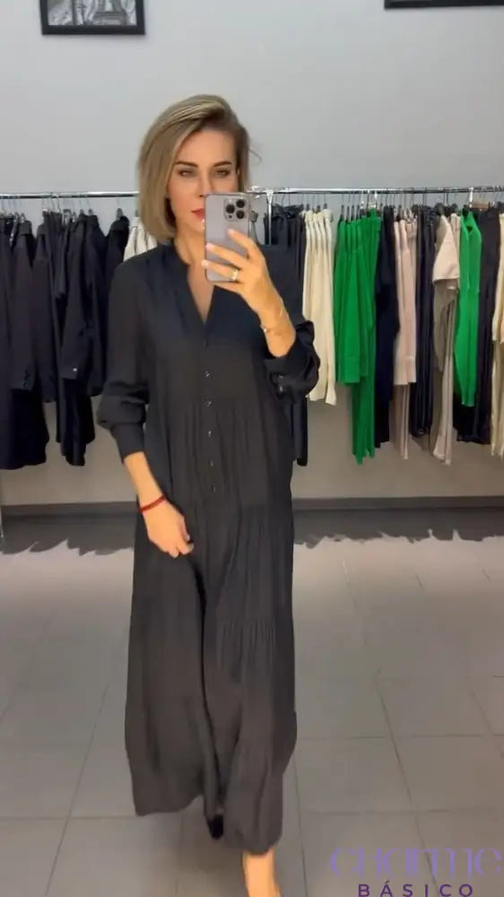 Vestido Gabriela – O Charme da Simplicidade com um Toque de Sofisticação