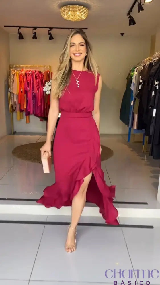 Vestido Rubi – Elegância e Movimento em Um Só Modelo!