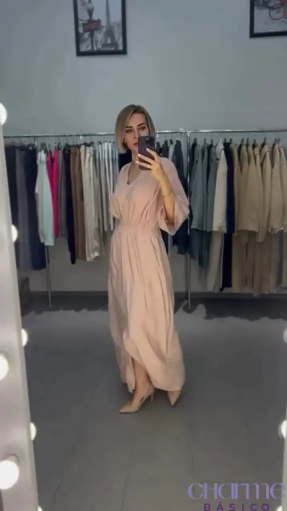 Vestido Sabrina - Elegância Sutil com um Toque Moderno