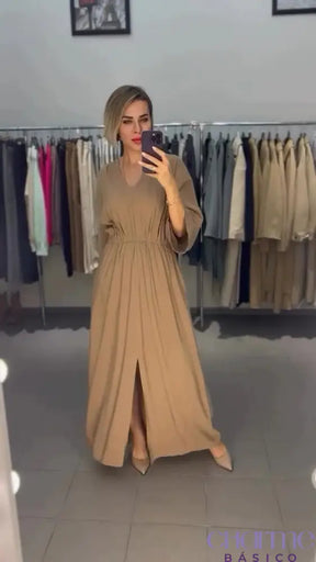 Vestido Sabrina - Elegância Sutil com um Toque Moderno