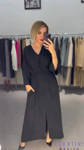 Vestido Sabrina - Elegância Sutil com um Toque Moderno